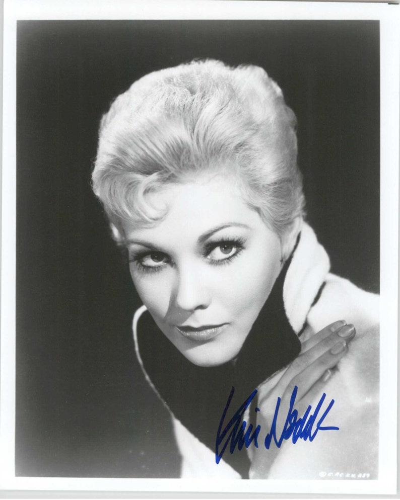 Kim Novak Signed Autographed Glossy 8x10 Photo Poster painting - COA Matching Holograms