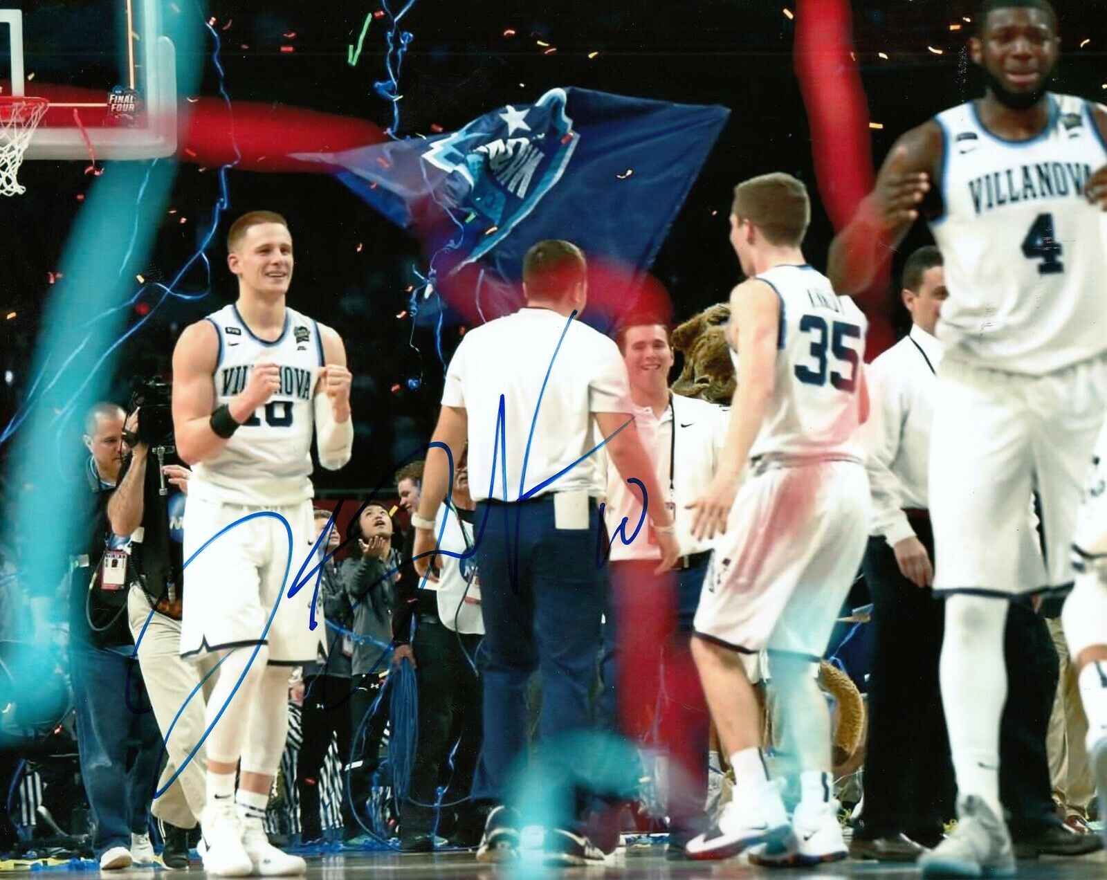 DONTE DIVINCENZO signed VILLANOVA (MILWAUKEE BUCKS) basketball 8X10 Photo Poster painting W/COA