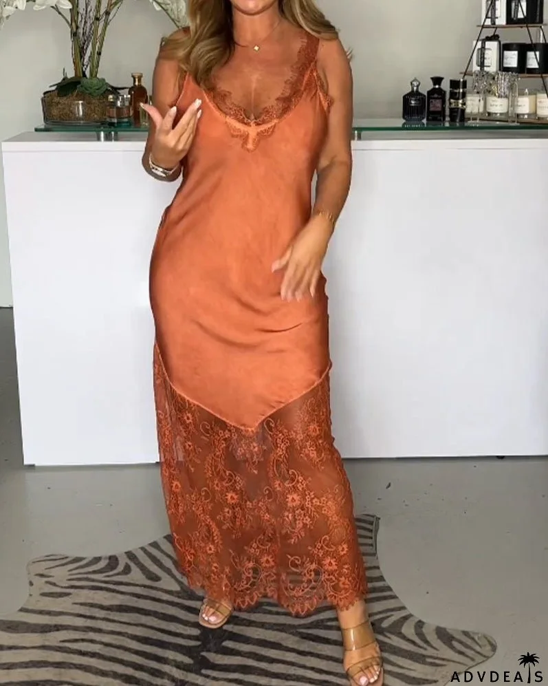 Lace suspender dress in solid color