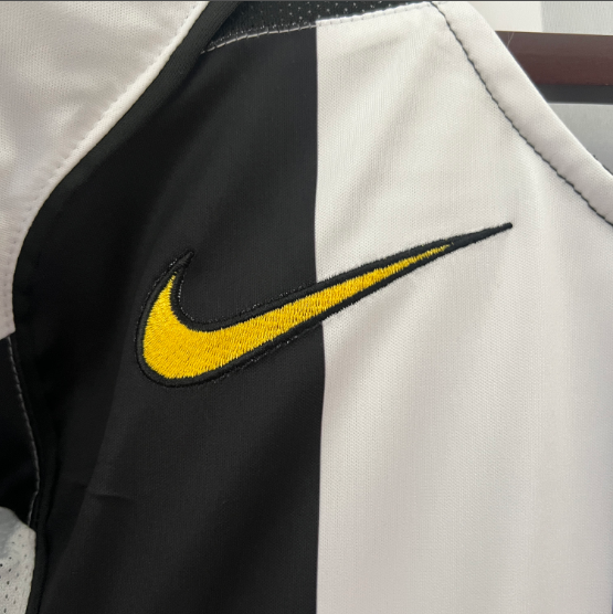 Retro Juventus 04/05 Home Football Shirt Thai Quality