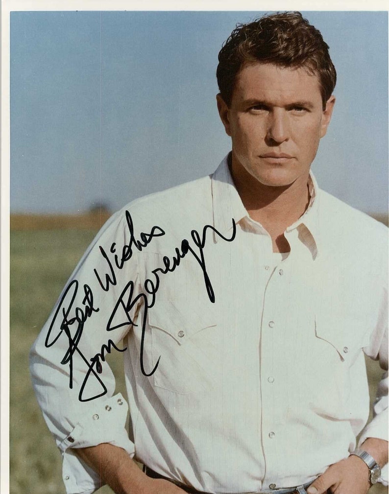 Tom Berenger Signed Autographed Glossy 8x10 Photo Poster painting - COA Matching Holograms