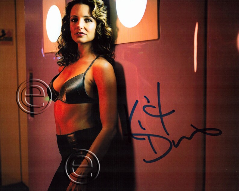 Kristin Davis Autographed Signed Photo Poster painting 8 x 10 print Photo Poster painting picture poster wall art autograph