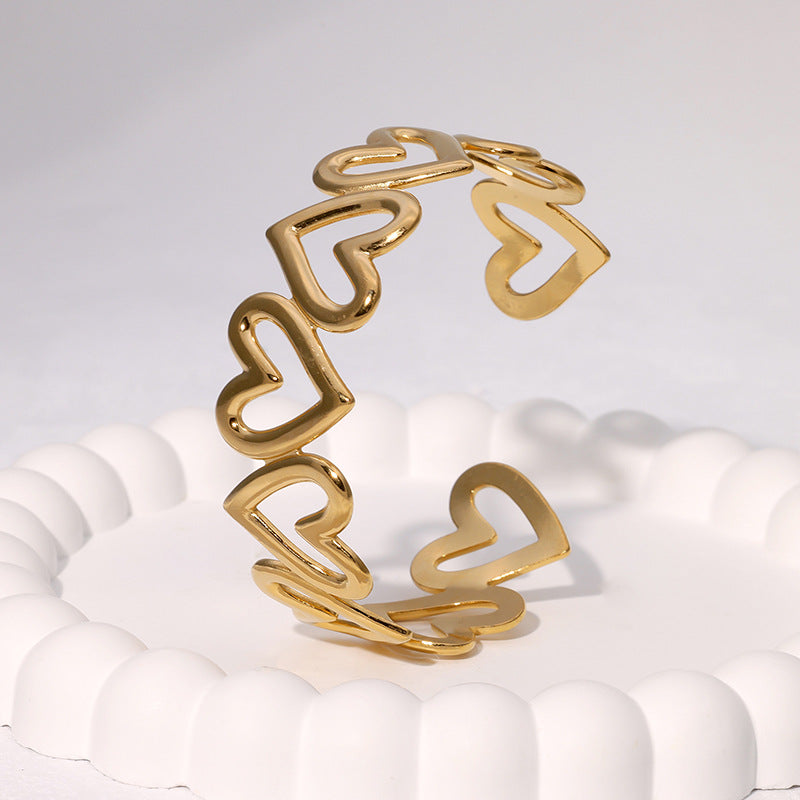 Simple And Versatile Fashion Glossy Heart-Shaped Niche Cute Design Gold-Plated Stainless Steel Bracelet