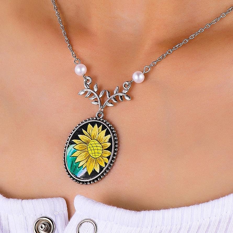 Sunflower Leaf Pearl Necklace