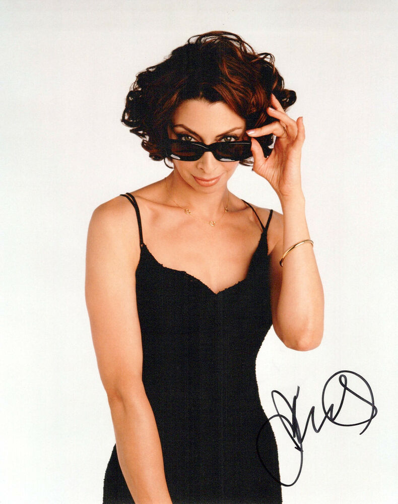 Illeana Douglas glamour shot autographed Photo Poster painting signed 8x10 #2