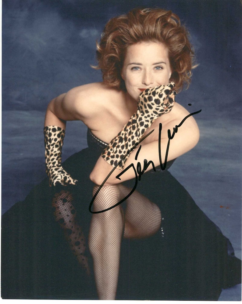 Tea Leoni Signed Autographed Glossy 8x10 Photo Poster painting - COA Matching Holograms