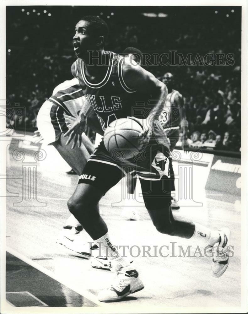 Press Photo Poster painting Bill Cartwright Chicago Bulls Basketball - RRQ62421