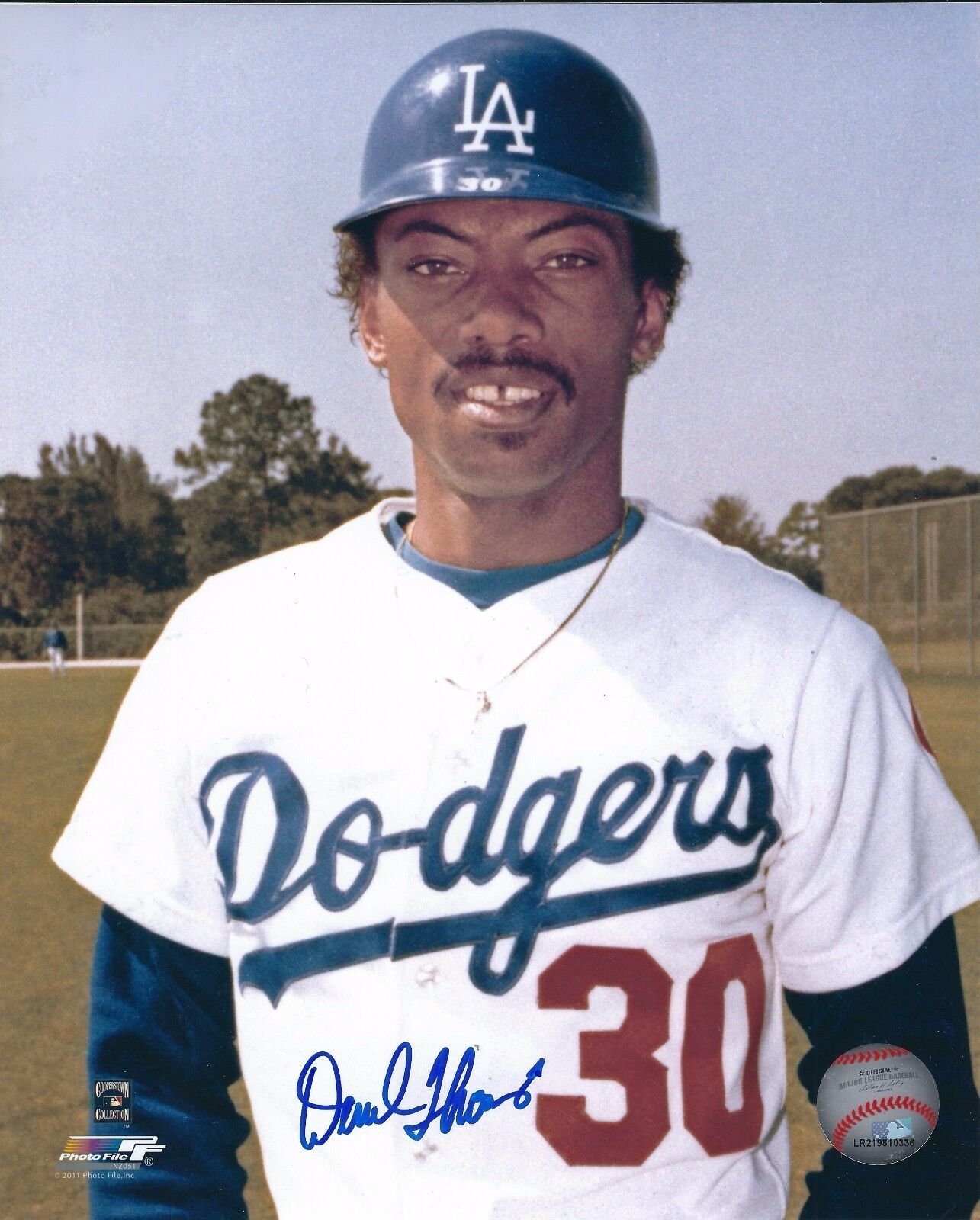 Autographed DERREL THOMAS Los Angels Dodgers 8x10 Photo Poster painting- COA