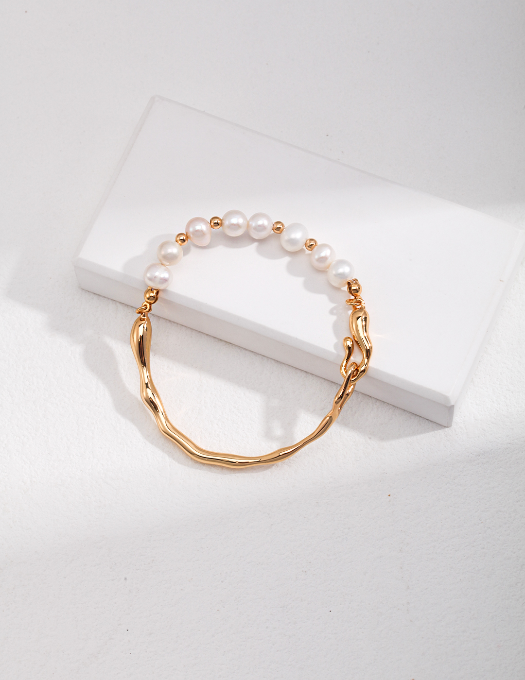 Liquid Design Pearl Bracelet