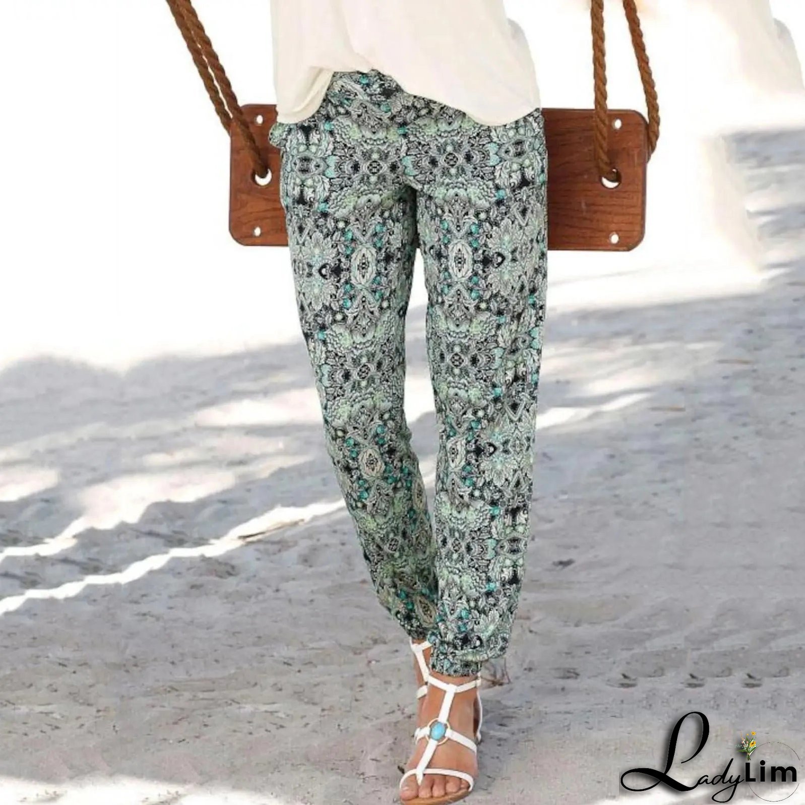 Fashionable and Minimalist winter garment