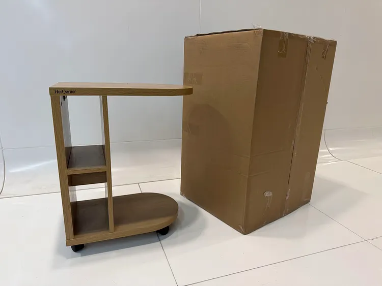 HerQorner C Shaped Rolling Side Table with Multi Storage Compartments, Curved Wood Sofa End Table on Lockable Casters, Mobile Couch Snack Bedside Table for Living Room Bedroom