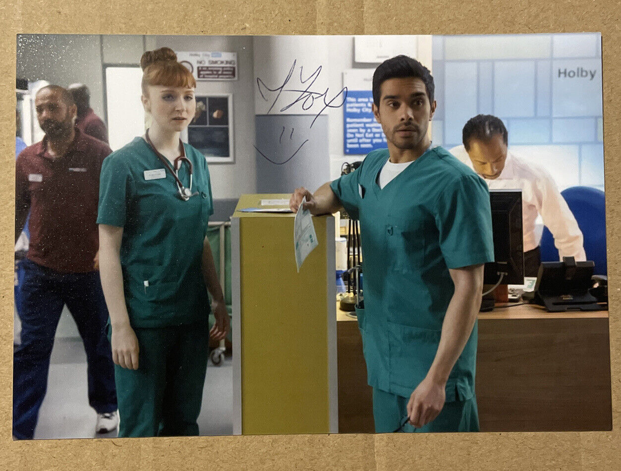 Michelle Fox Casualty Hand Signed 6x4 Photo Poster painting Autograph Signed Twice Front & Back