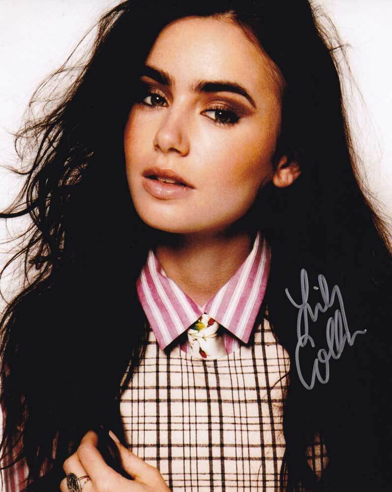 Lily Collins In-Person AUTHENTIC Autographed Photo Poster painting SHA #76873