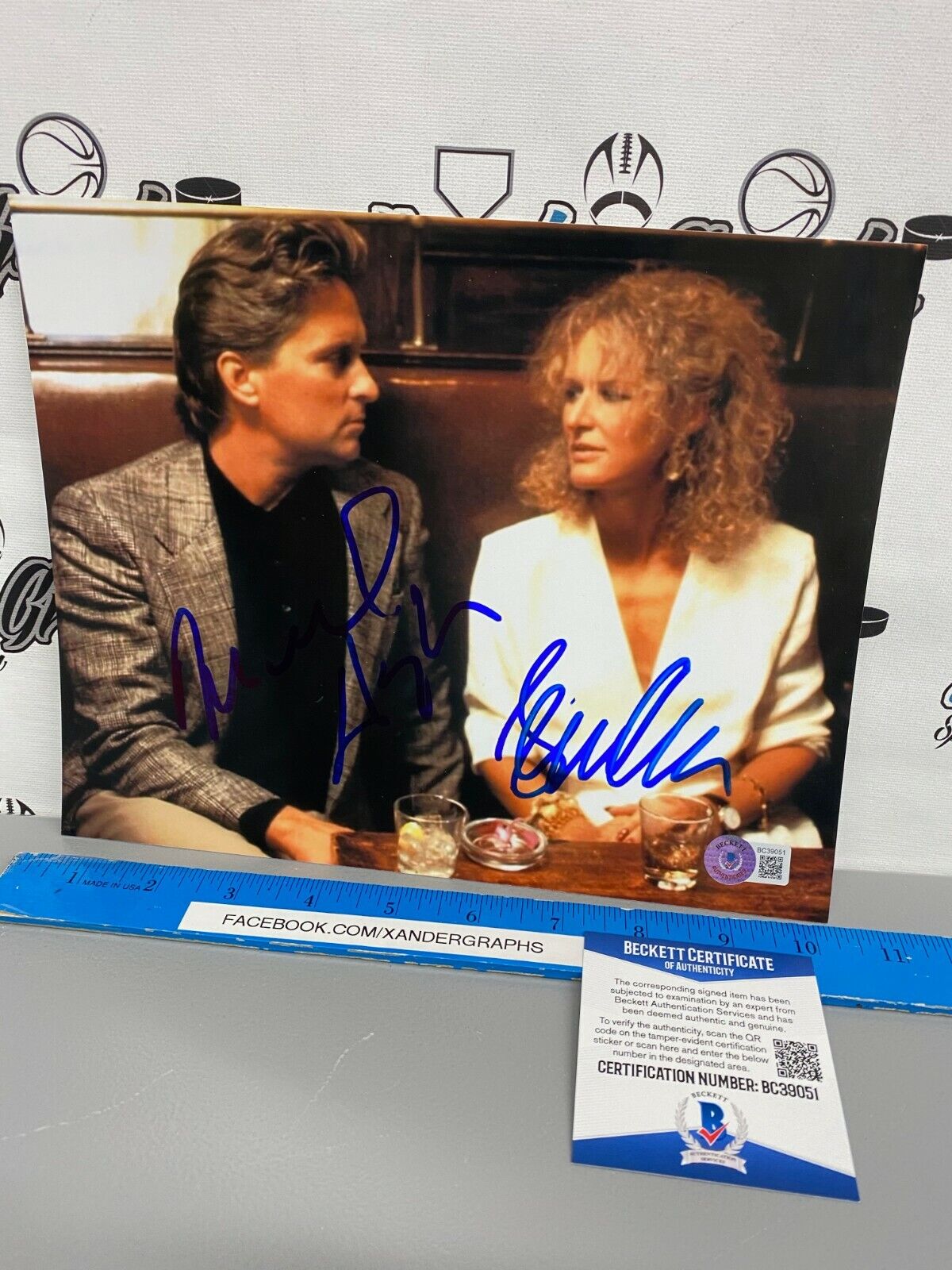 MICHAEL DOUGLAS GLENN CLOSE SIGNED AUTOGRAPHED 8X10 Photo Poster paintingGRAPH-BECKETT BAS COA