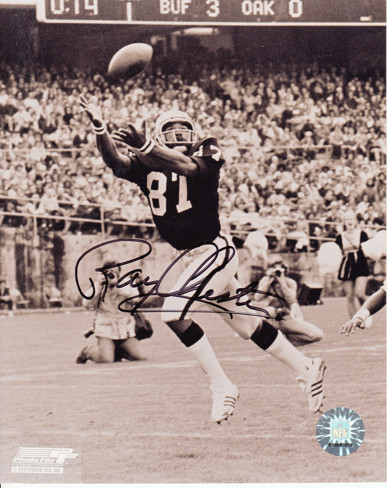 Raymond Chester #0 8x10 Signed w/ COA Oakland Raiders 032419