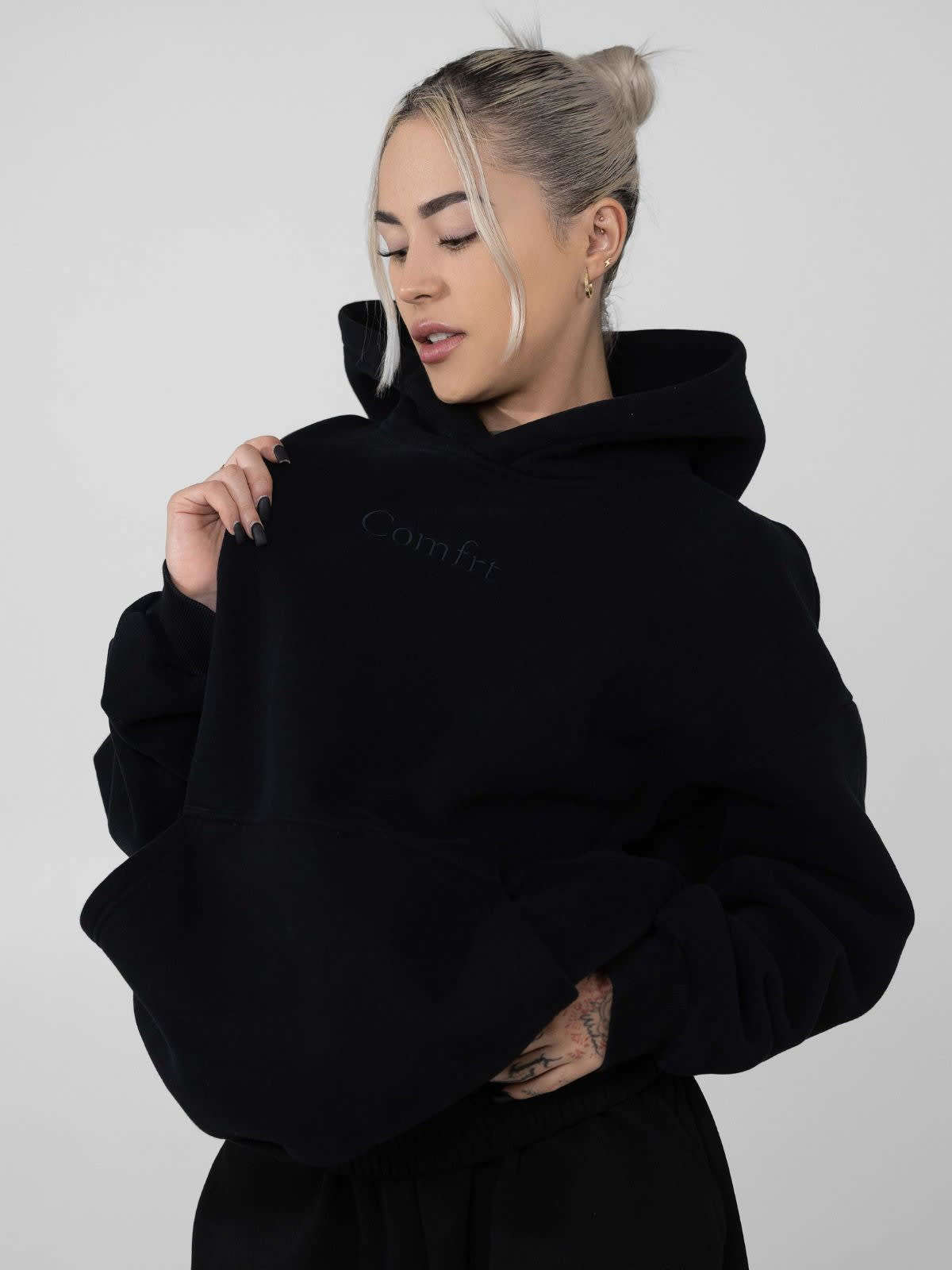 Comfrt&trade; Oversized Hoodie &ndash; Jet Black