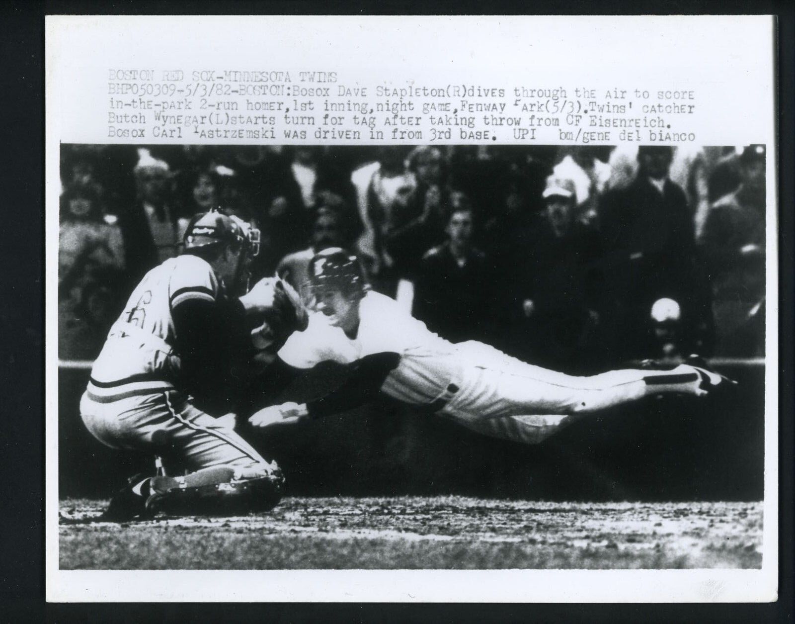 Dave Stapleton inside the park Home Run 1982 Press Photo Poster painting Red Sox Butch Wynegar