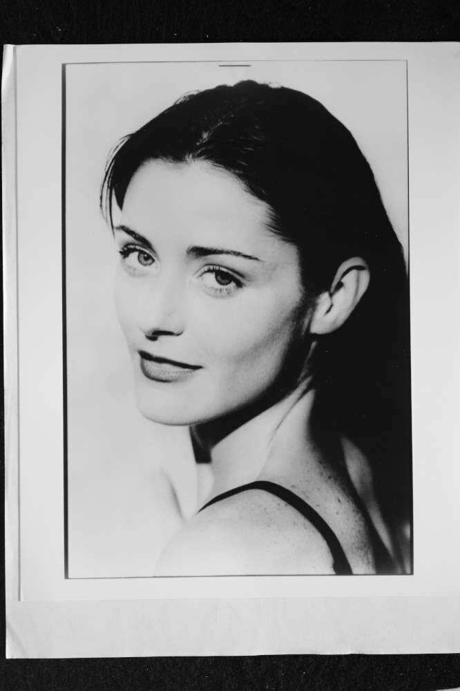 Louise Lombard - 8x10 Headshot Photo Poster painting with Resume - After the Rain