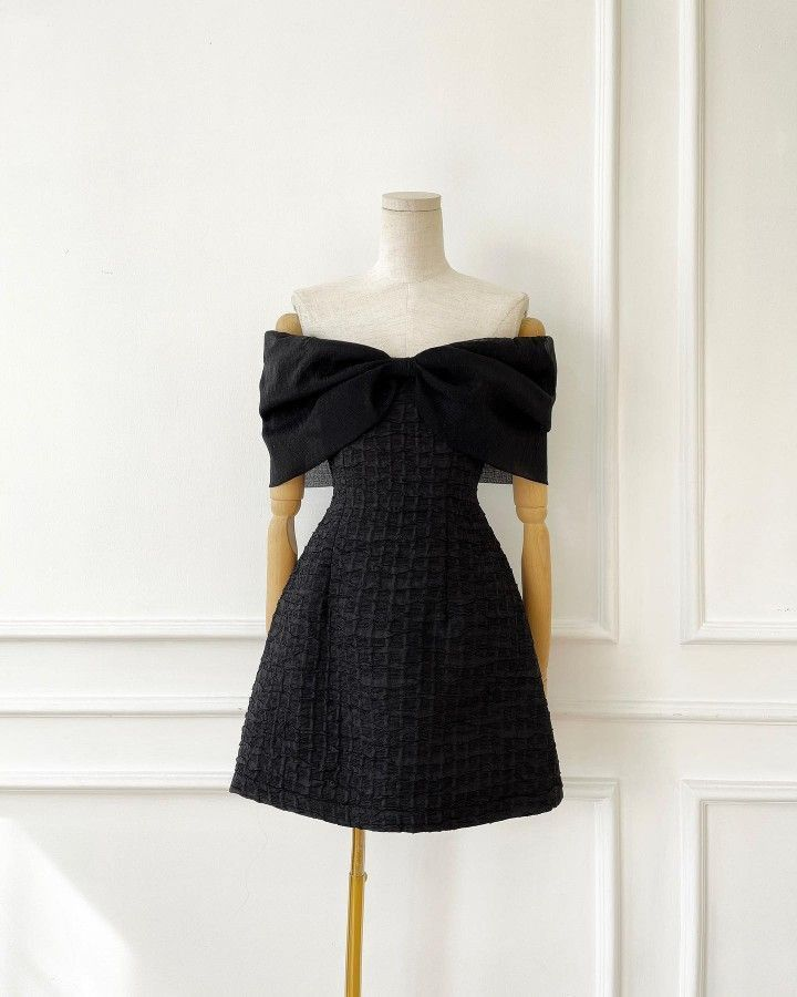 Minimalist Black Off-The-Shoulder Bow-Knot Mini Homecoming Dress HC0186