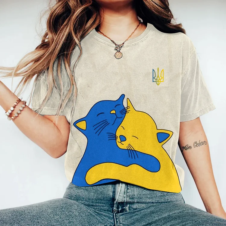 Simpfit Hug Of Love T-Shirt mit abstrakter Katzengrafik, Ukraine-inspiriert