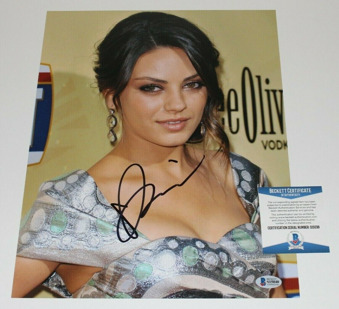 SEXY ACTRESS MILA KUNIS SIGNED 'FRIENDS WITH BENEFITS' 11x14 Photo Poster painting BECKETT COA