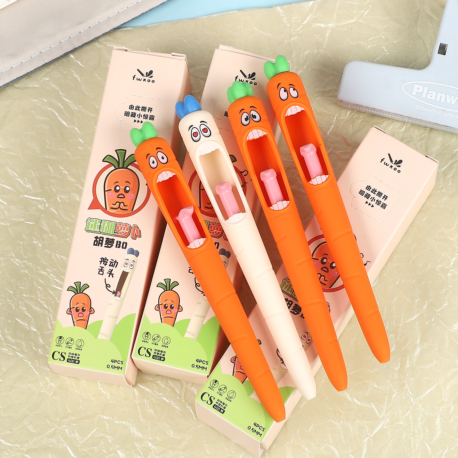 젤펜 - 4개 세트, 귀여운 어리둥절한 당근 모양, 0.5mm, 검정색