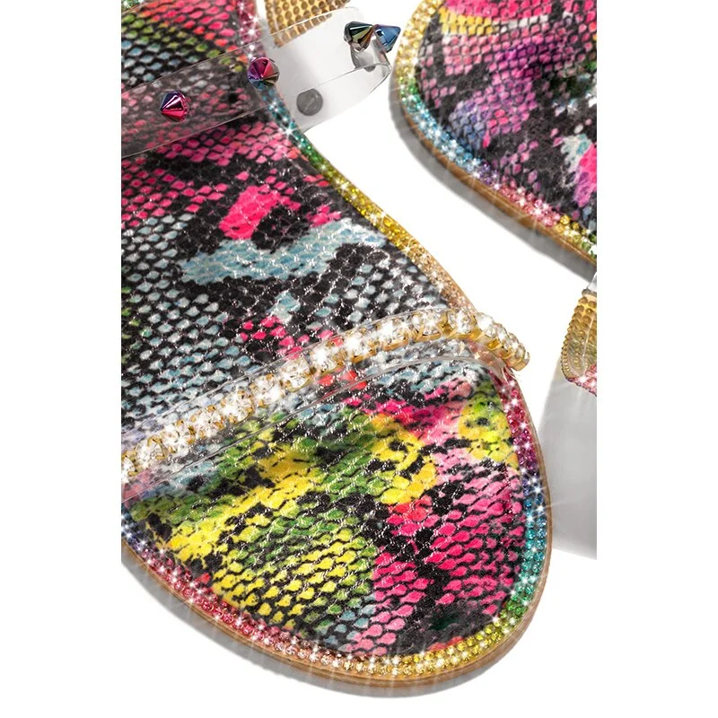 Back to college 2022 Women Rivet Flats Crystal Serpentine Slippers Woman Fashion Ladies Comfortable Slides Summer Female Beach Shoes Plus Size