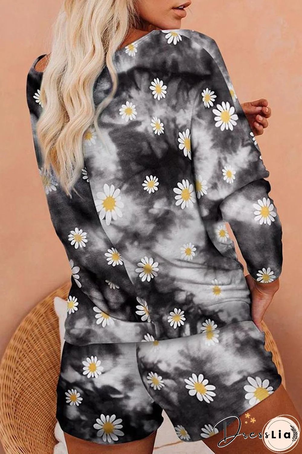 Daisy Printed Tie-dye Long Sleeve Two-piece Shorts Set P11203