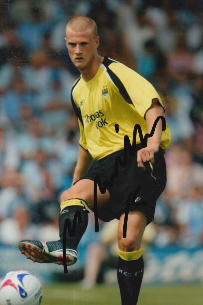 MANCHESTER CITY HAND SIGNED MATT MILLS 6X4 Photo Poster painting.