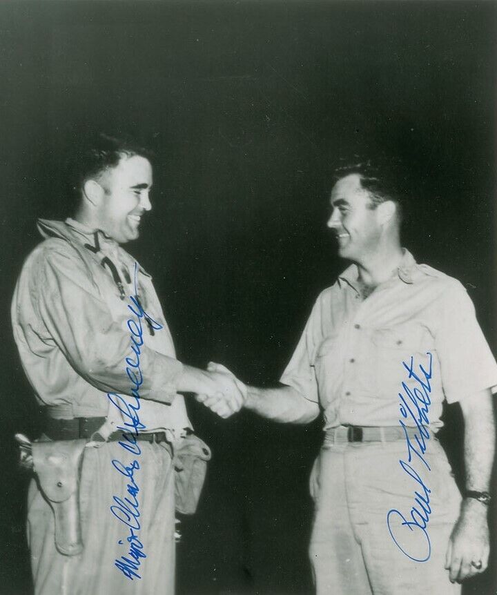 ENOLA GAY Crew Signed x2 Photo Poster paintinggraph - Hiroshima 1945 Tibbets / Sweeney preprint