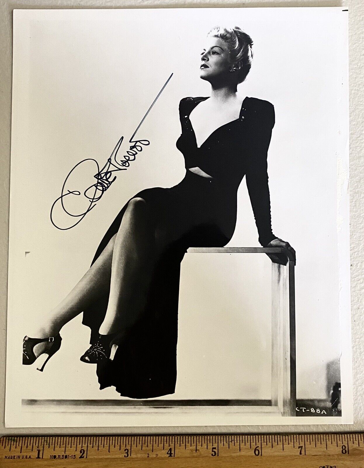 Claire Trevor Signed Vintage Celebrity Autographed 8x10 Photo Poster paintinggraph Picture