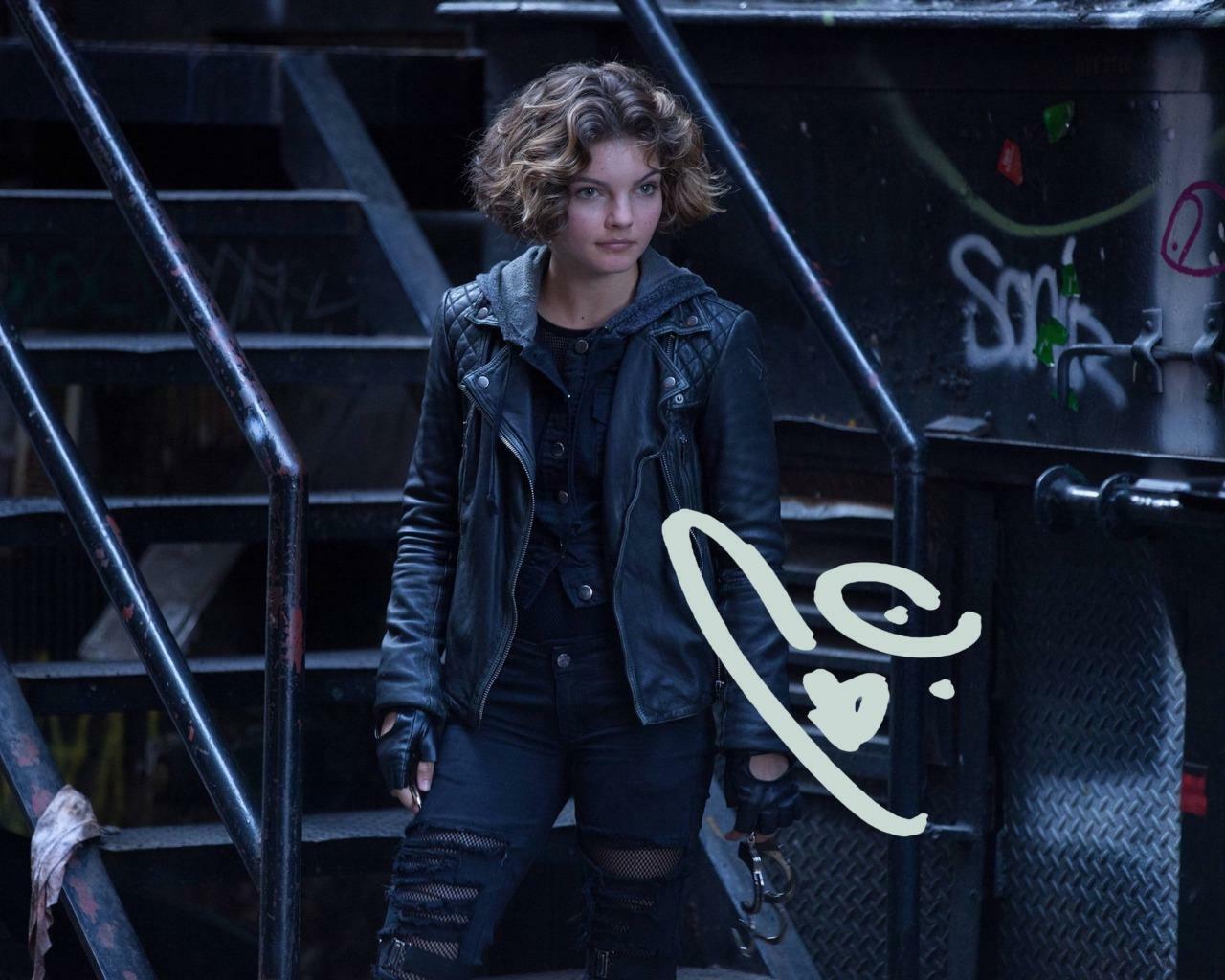 CAMREN BICONDOVA Selina Gotham SIGNED AUTOGRPHED 10 X 8