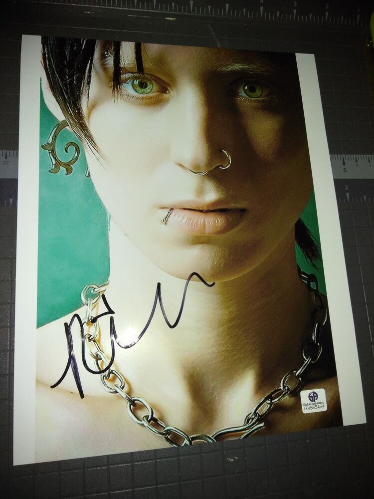 Rooney Mara signed 8x10 GAI