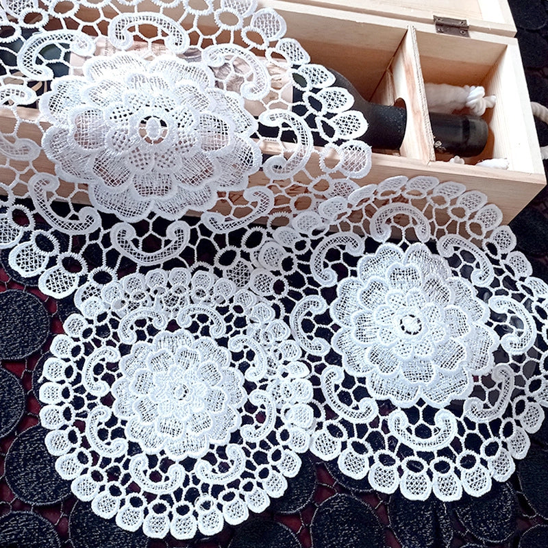 Minimalist Flower Polyester Tablecloths Artificial Decorations