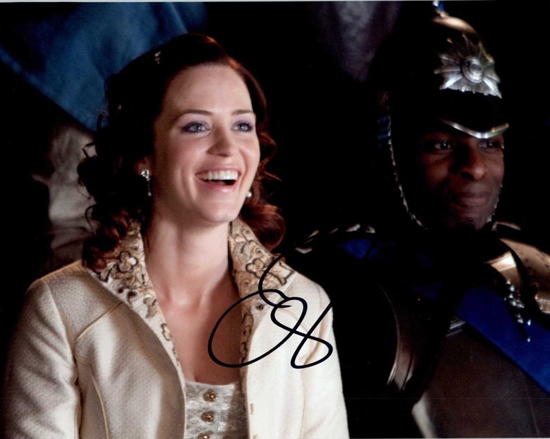 Emily Blunt Signed Autographed Gulliver's Travels