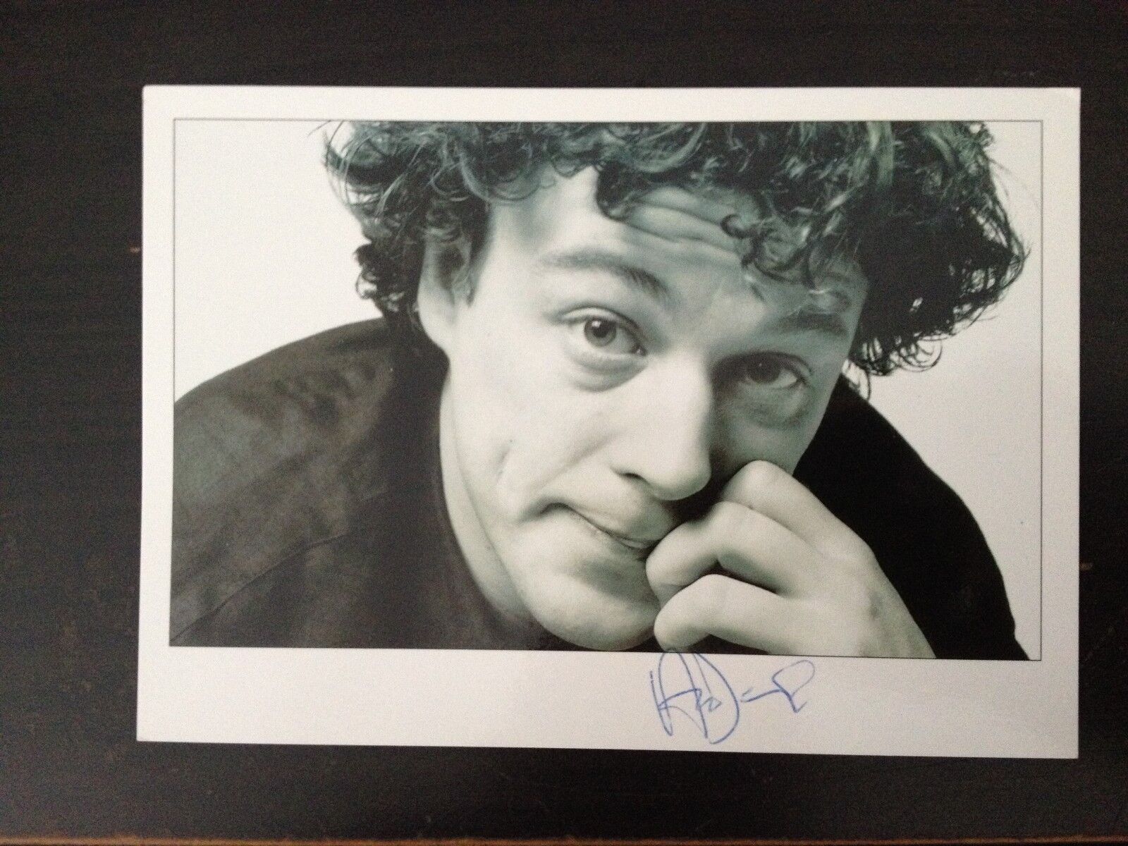 ALAN DAVIES - POPULAR ACTOR - JONATHAN CREEK - SUPERB SIGNED Photo Poster paintingGRAPH