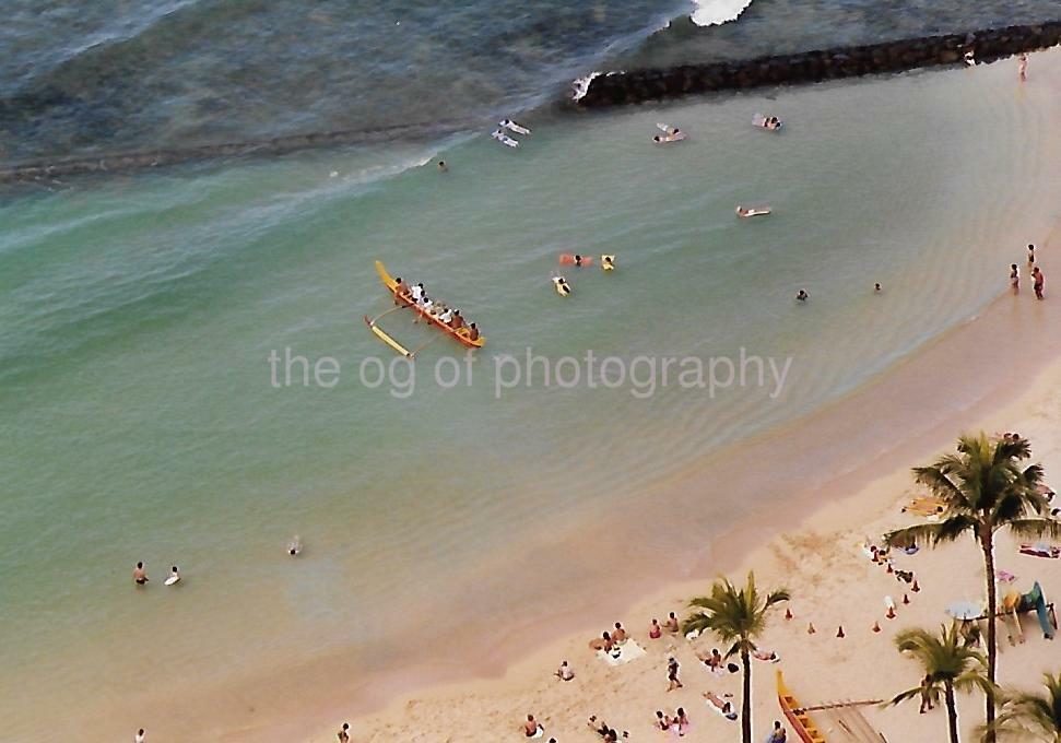 FOUND Photo Poster paintingGRAPH Color A DAY AT THE BEACH Original Snapshot HAWAII 21 65 S