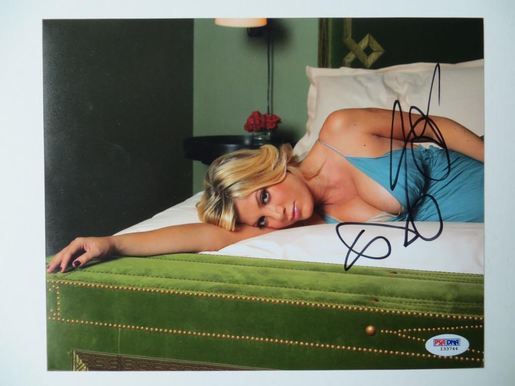 Tori Spelling Signed Authentic Autographed 8x10 Photo Poster painting (PSA/DNA) #I33744