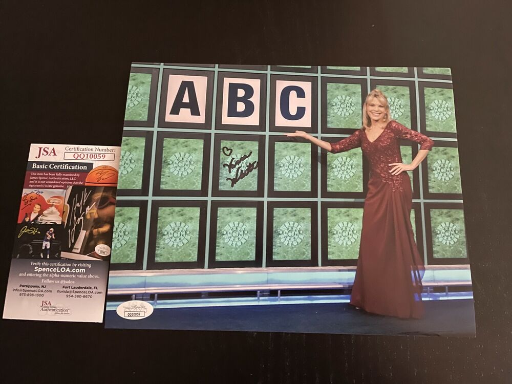 VANNA WHITE SIGNED 8X10 Photo Poster painting  AUTOGRAPHED WHEEL OF FORTUNE