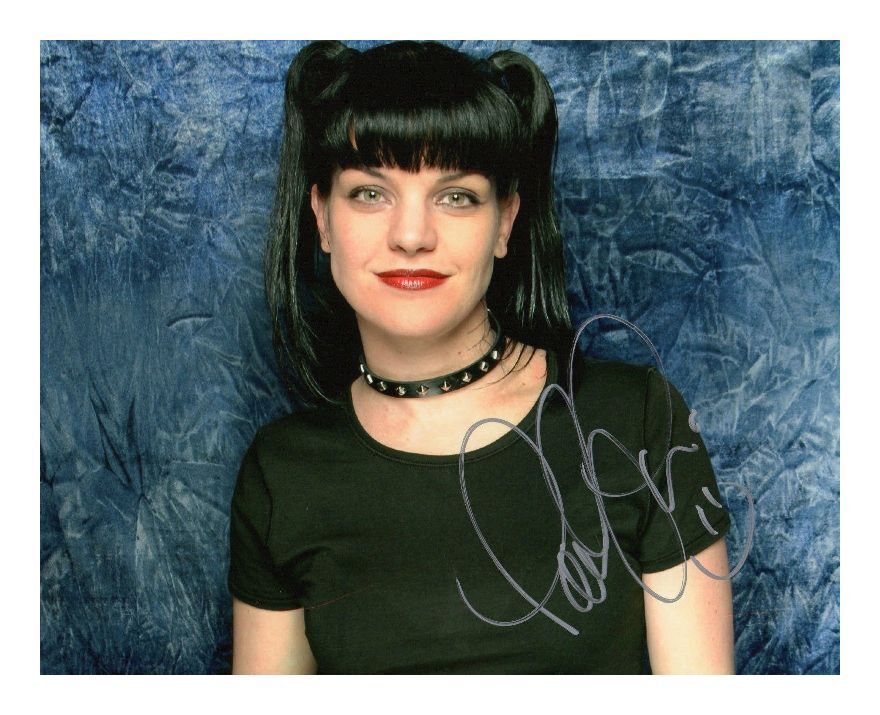 PAULEY PERRETTE AUTOGRAPHED SIGNED A4 PP POSTER Photo Poster painting PRINT 8