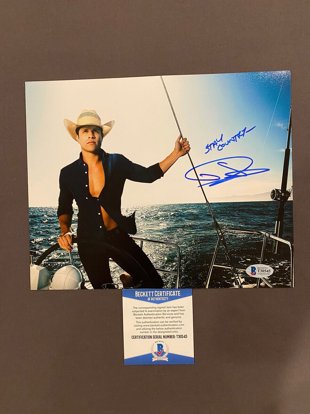 BECKETT COA! DUSTIN LYNCH Signed Autographed 8x10 Photo Poster painting RIDIN ROADS Country