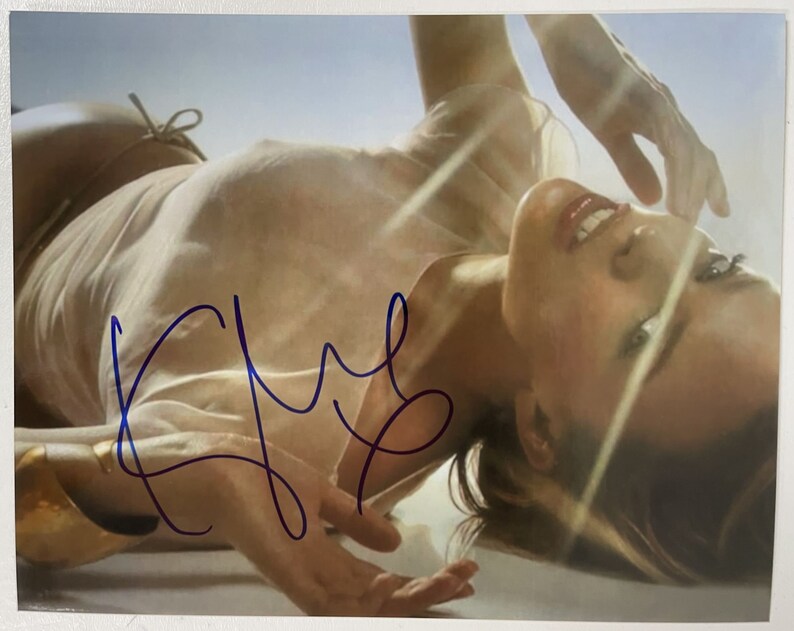 Kylie Minogue Signed Autographed Glossy 8x10 Photo Poster painting - COA Matching Holograms