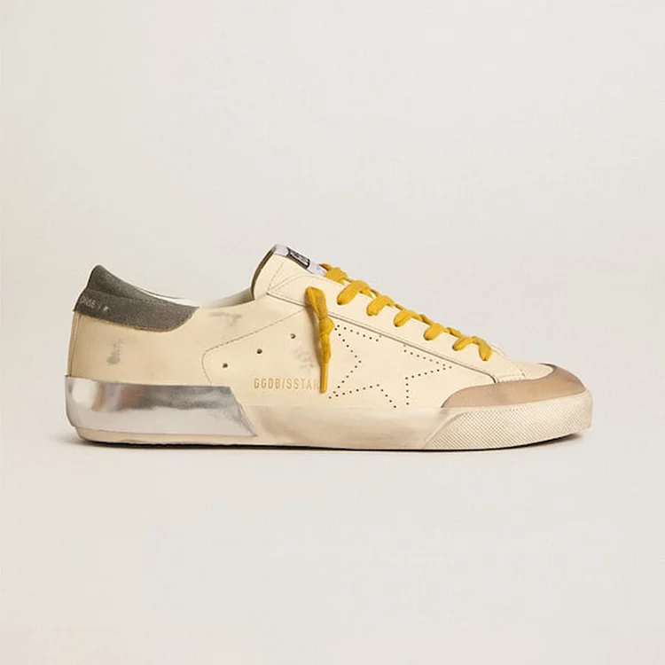 Golden Goose Super-Star de piel con estrella perforada y refuerzo del talón de ante gris