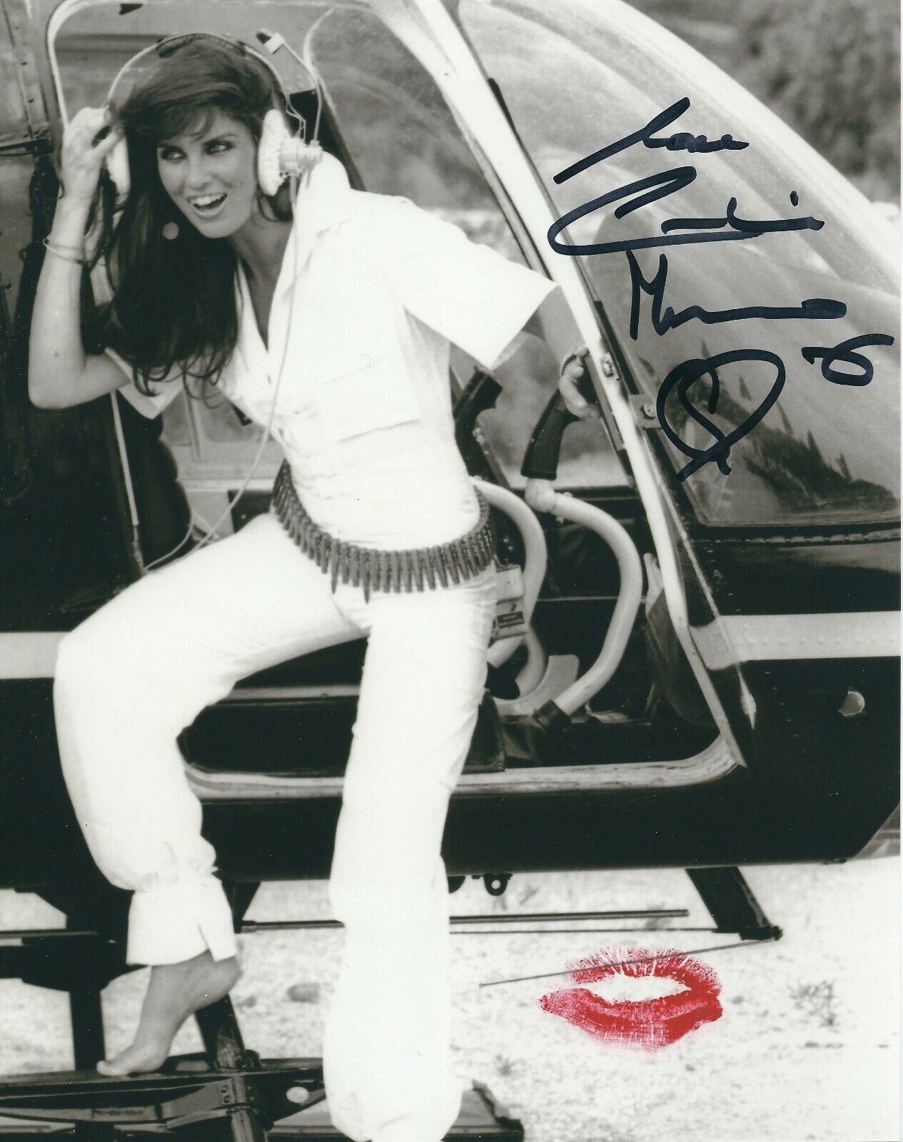 CAROLINE MUNRO SIGNED & KISSED 007 JAMES BOND 8x10 Photo Poster paintingGRAPH 10 UACC AUTOGRAPH