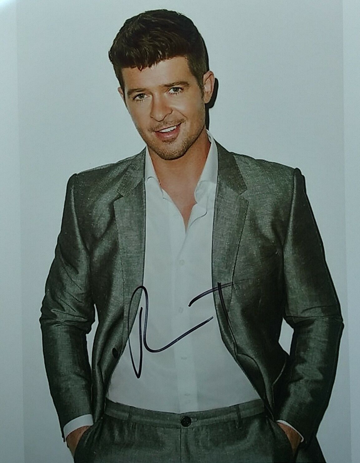 Robin Thicke signed 8 x 10