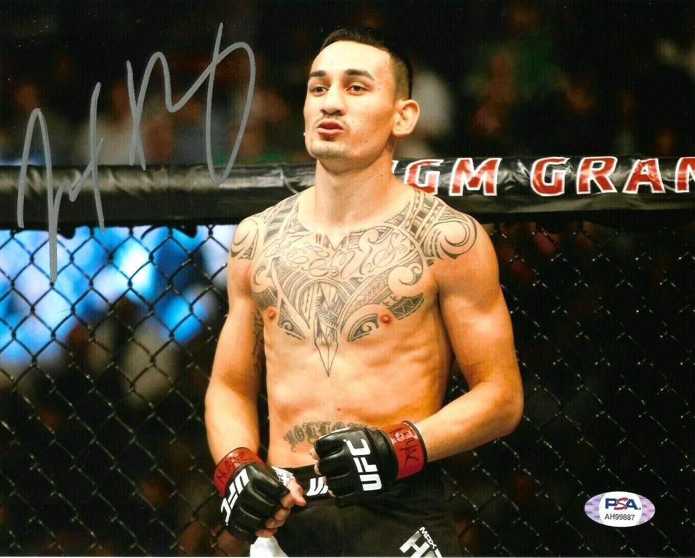 UFC MAX HOLLOWAY HAND SIGNED AUTOGRAPHED 8X10 Photo Poster painting WITH PROOF AND PSA COA 7