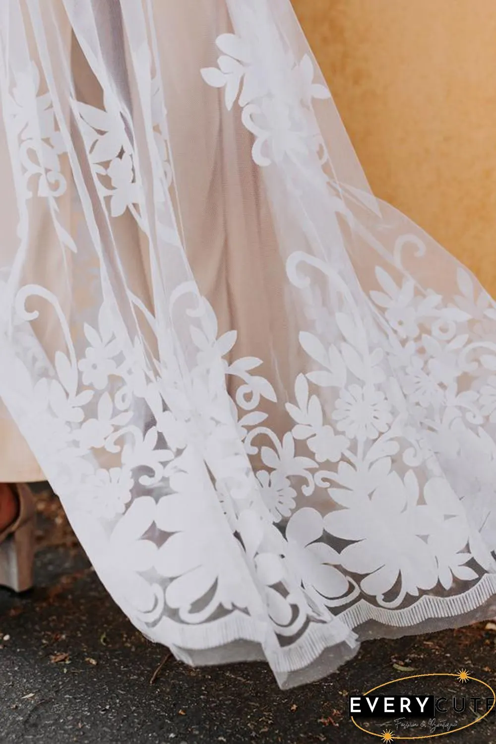 White Lace Contrast Backless Spaghetti Straps Maxi Dress