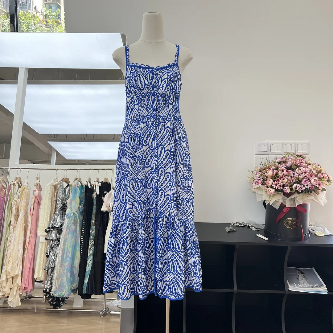 Brownm Australian Niche Design Charming Holiday Style Embroidered Sleung Sling Dress Buckled Long Skirt