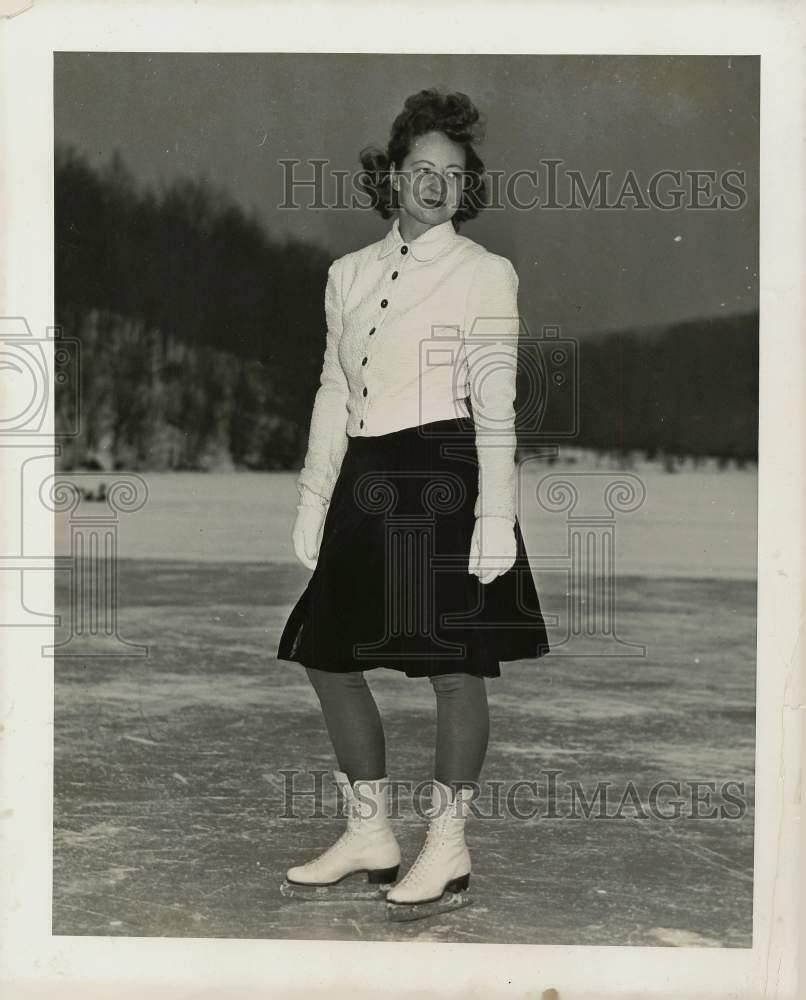 Press Photo Poster painting Margery Titus ice skates at Buck Hills Falls in Pennsylvania