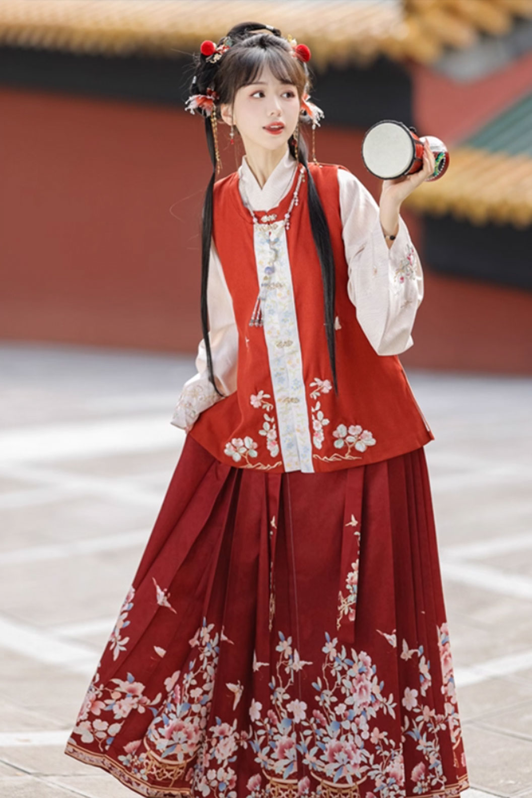 Ming dynasty hanfu embroidered mamian skirt set with bijia - huanuanxi 花暖溪 Stupa Stones